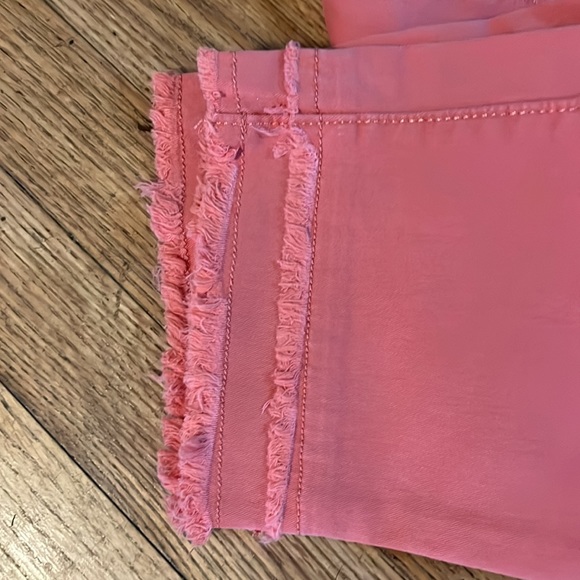 LOFT girlfriend cropped chinos size 2 with frayed detail. New with tags! - Picture 2 of 3